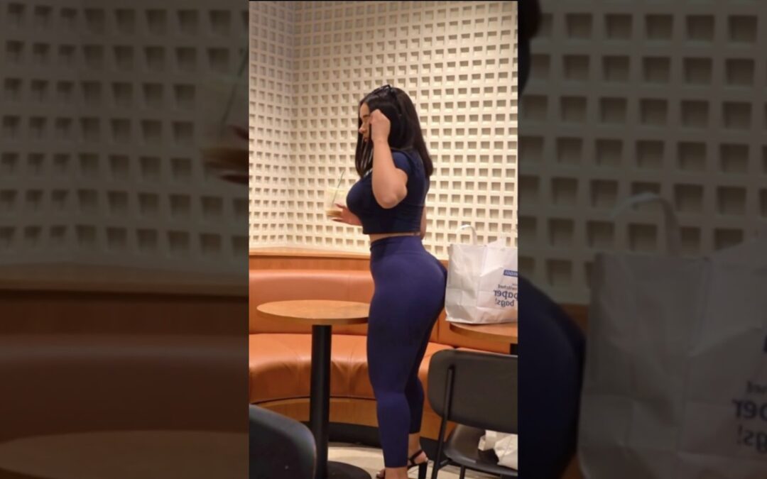Leila Santese 🇺🇲 USA. Beautiful model #instagram #tiktok #beauty #fashion #curvy #short #top #reels