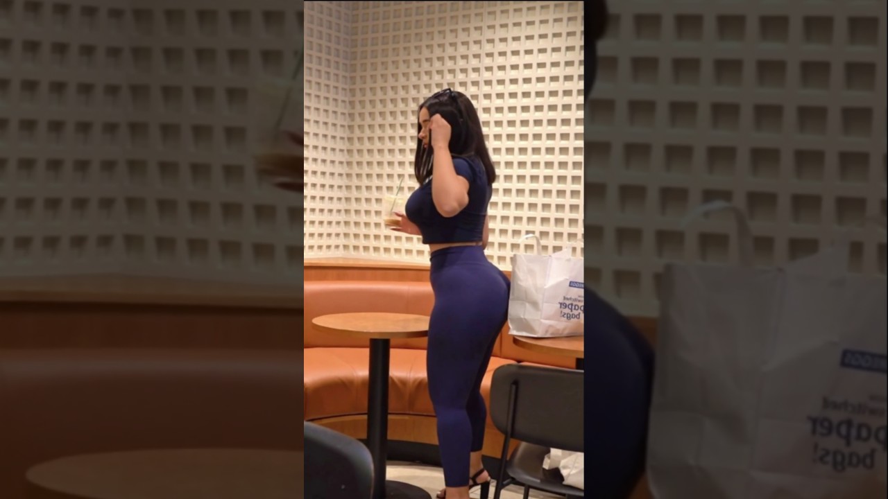 Leila Santese 🇺🇲 USA. Beautiful model #instagram #tiktok #beauty #fashion #curvy #short #top #reels