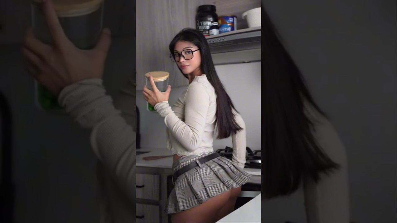 Marci Moral đšđŽ Colombia. Beautiful Supermodel #beauty #skirt #instagram #tiktok #curvy #brunette